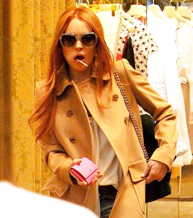 Lindsay Lohan ... Shopping Avec De Nouveaux Cheveux Rouges #13836276