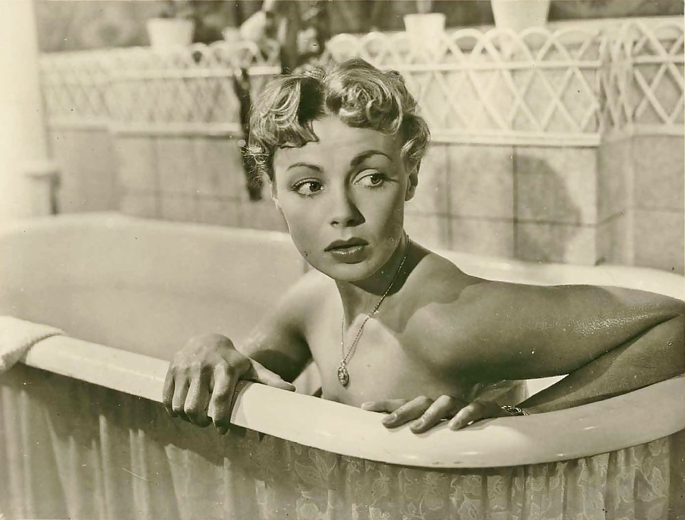 バスタブ・ガール
 #22781943