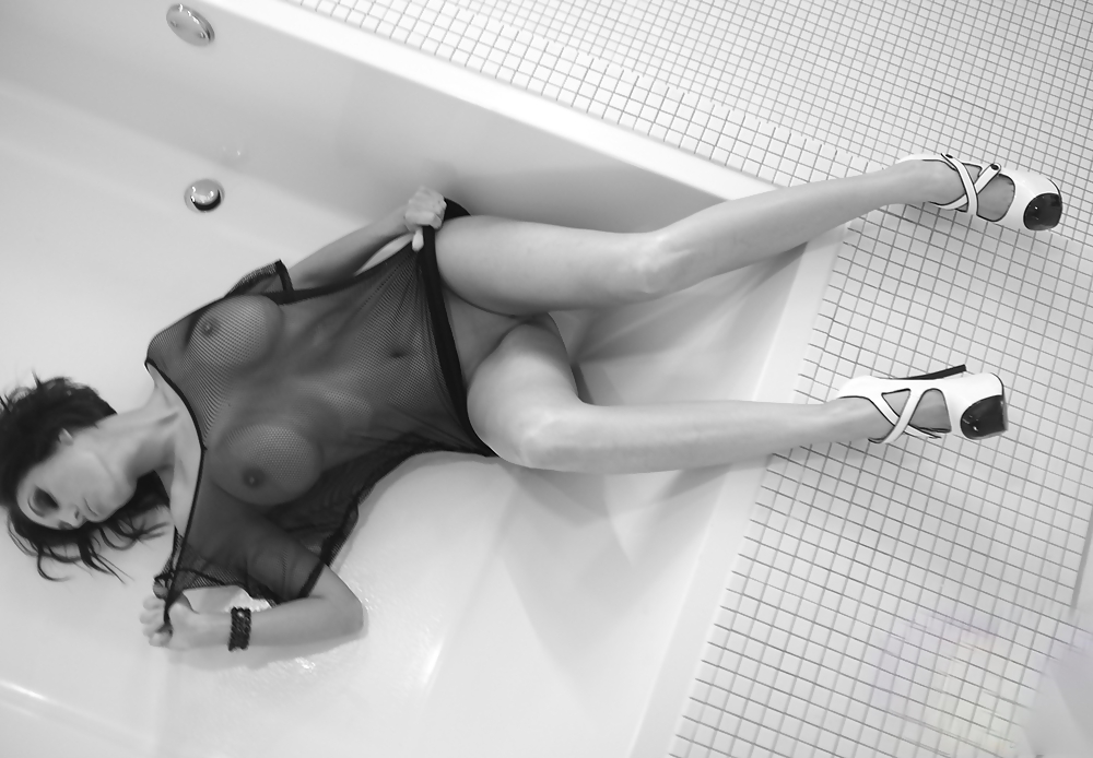 バスタブ・ガール
 #22782382