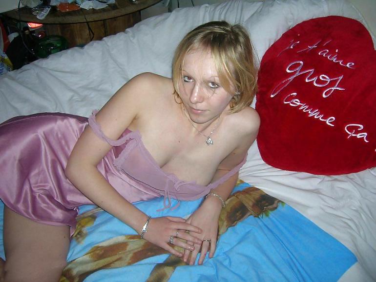 Blonde Cutie posing on her bed #2930855