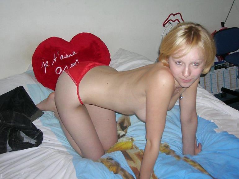 Blonde Cutie posing on her bed #2930862