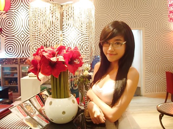 Caliente chica vietnamita con escote
 #5593370