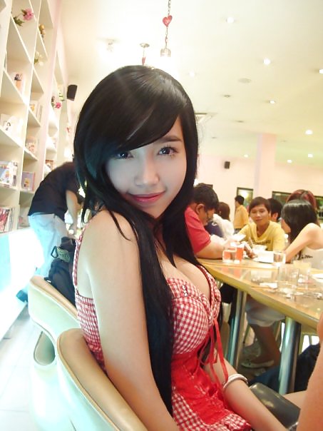 Hot vietnamese girl with cleavage #5593382