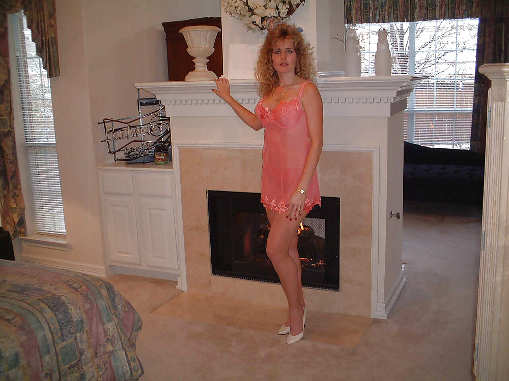 Blonde MILF at home showing off #17203454