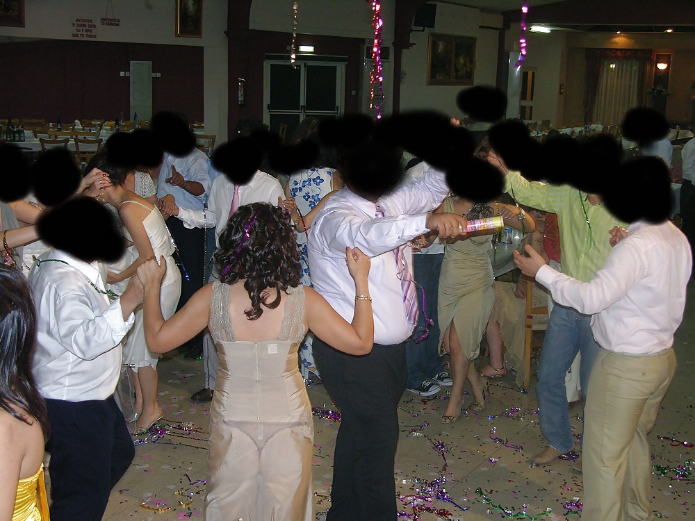 Sehen Durch Ihr Kleid Auf Einem Weding Partei #1358735