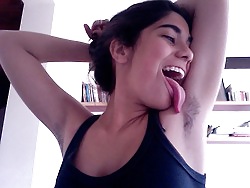 毛の生えた穴の中にいる人は、私が何をしているか知っていますか？
 #35075526