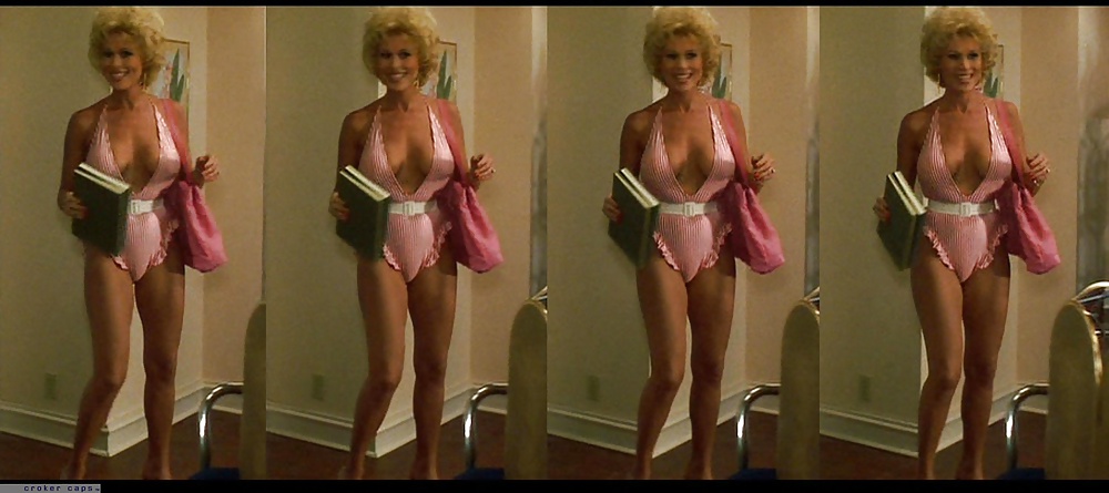 Leslie easterbrook tetas y culo (camiseta mojada)
 #33758458