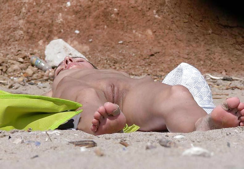 Une Journée Sur La Plage #25657416