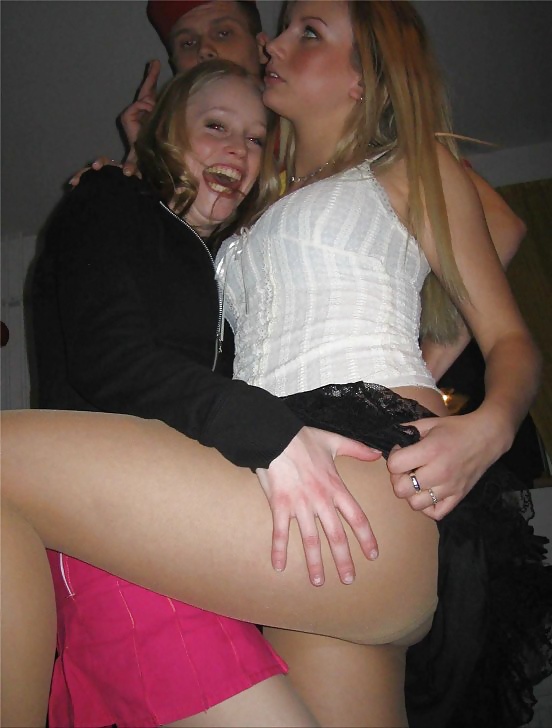 Amateur ladies in pantyhose-are you looking up my skirt? 4 #32585336