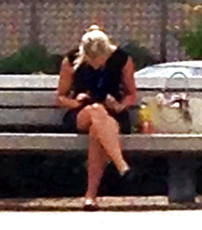 Mädchen In Der Straße #33873443