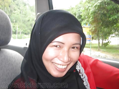 Malay- tudung dalam kereta #33295045