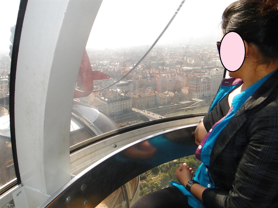 Une Femme Indienne Sur London Eye Clignotant #34360336