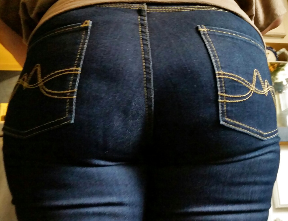 Visible Booty Dimples  #39322806