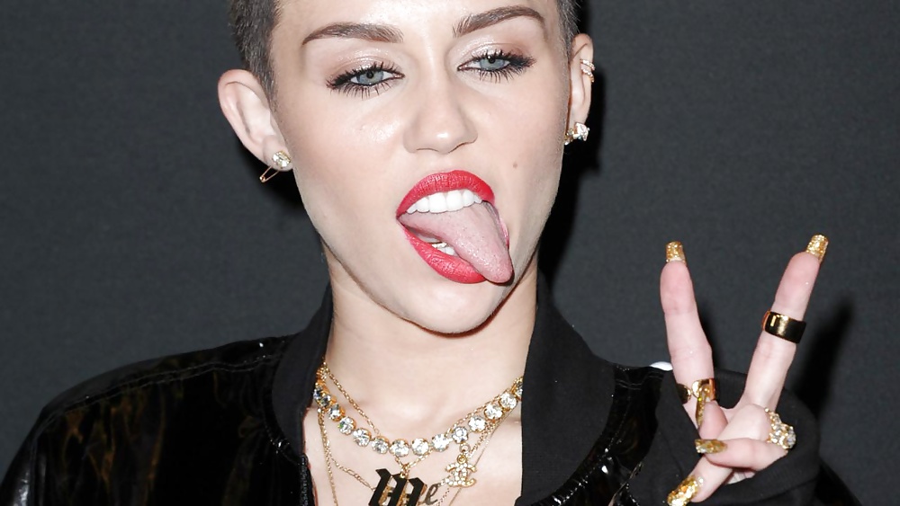 Miley cyrus
 #30811644