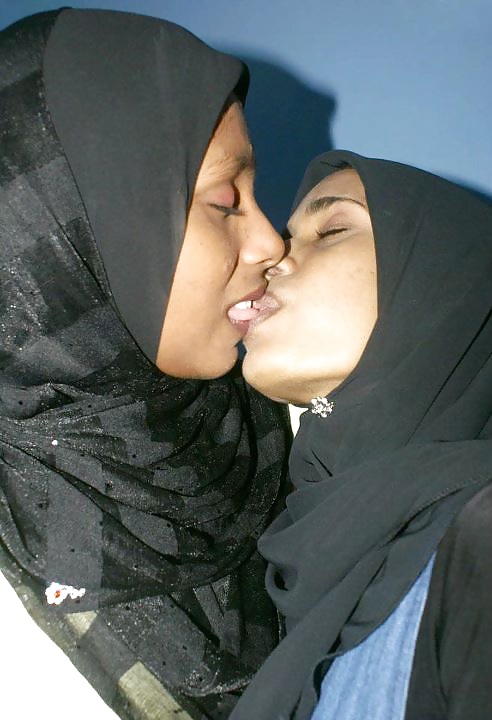 Hijab lesbica
 #32157169