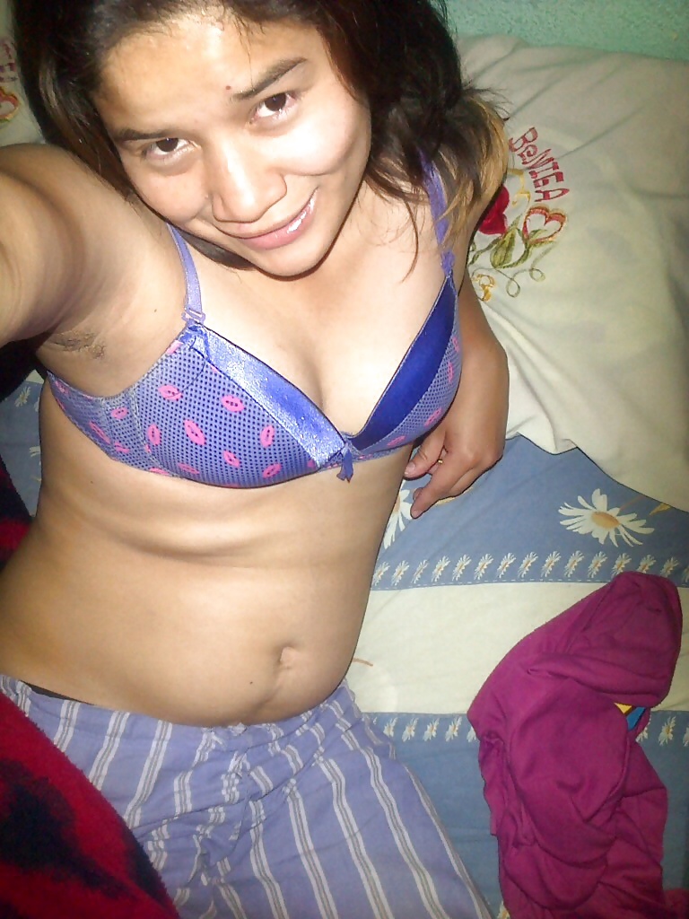 Putita en la camita #32871102
