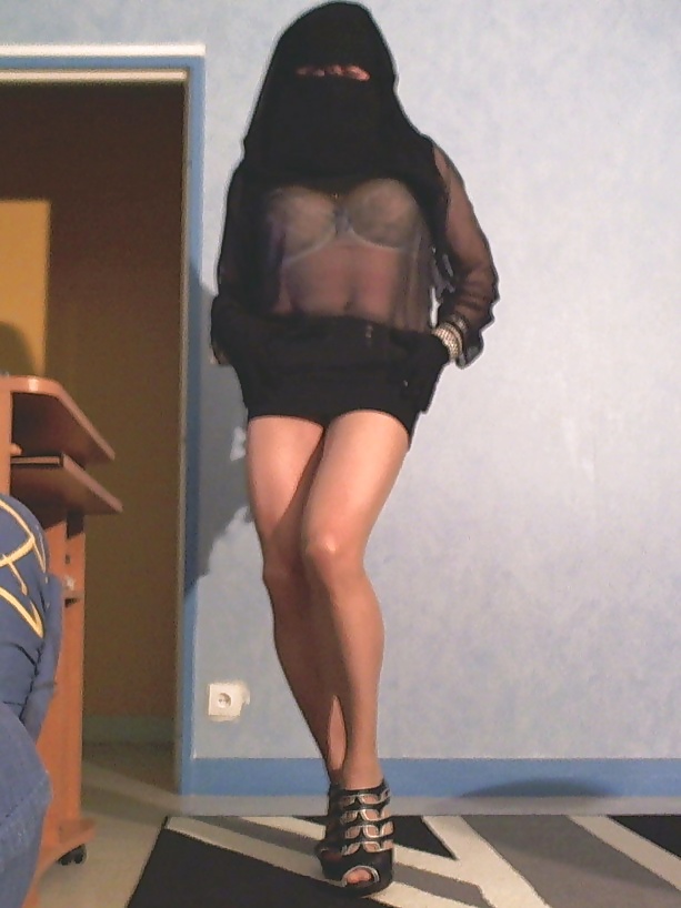 Hündin Muslima In Niqab #24118578