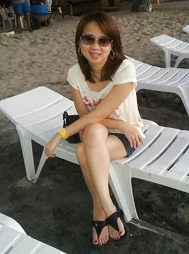 Pinay Chinese MILF With White Sexy Legs & Feet #23673883