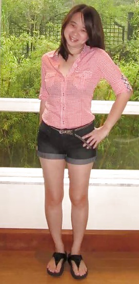 Pinay Chinese MILF With White Sexy Legs & Feet #23673911