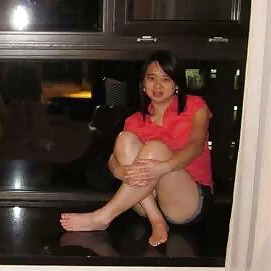 白人の中国人女性の足と脚
 #23673940