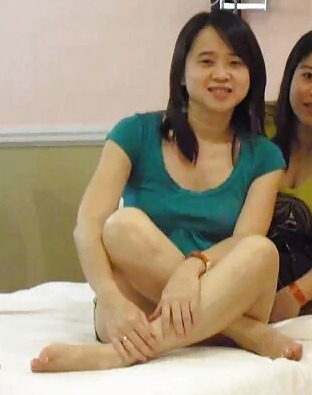 Pinay Chinese MILF With White Sexy Legs & Feet #23673951