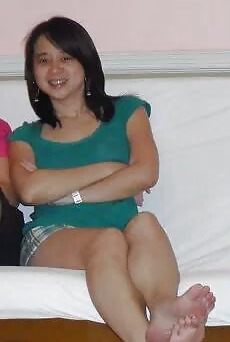 Pinay Chinese MILF With White Sexy Legs & Feet #23673954