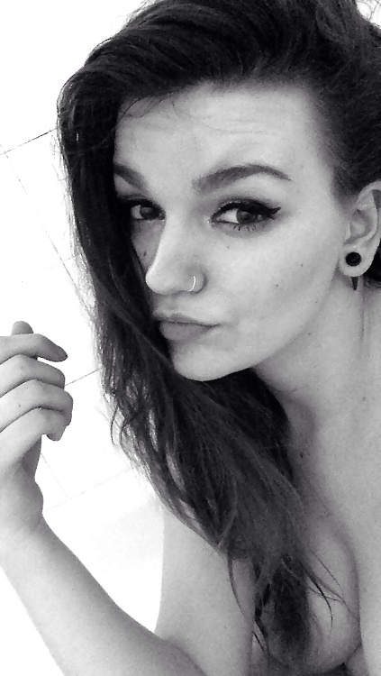 Nena tetona en selfies desnuda
 #40983985