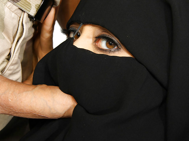 Chauds Musulmans Arabes Beurette Filles Portant Le Hijab 2 #24125831