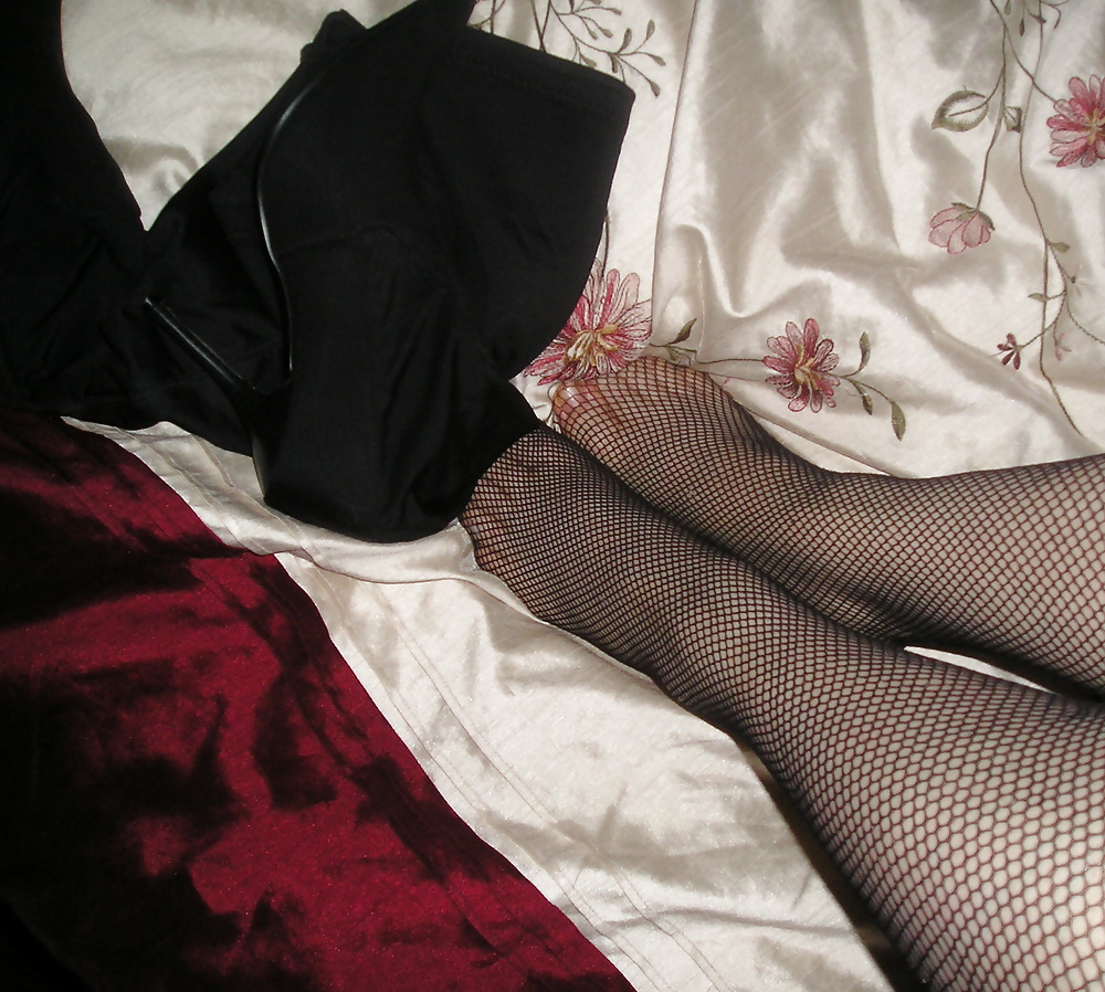 Natasha's arse and feet wearing fishnet stockings #33040874