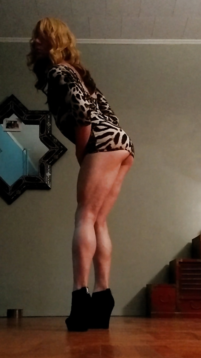 Kitti Cross on the prowl #39768087