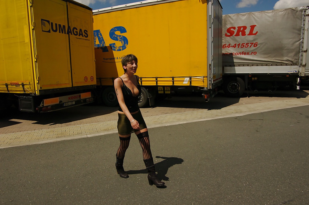 娼婦のドレスを着たドイツ人女性の野外活動 :)
 #30614335