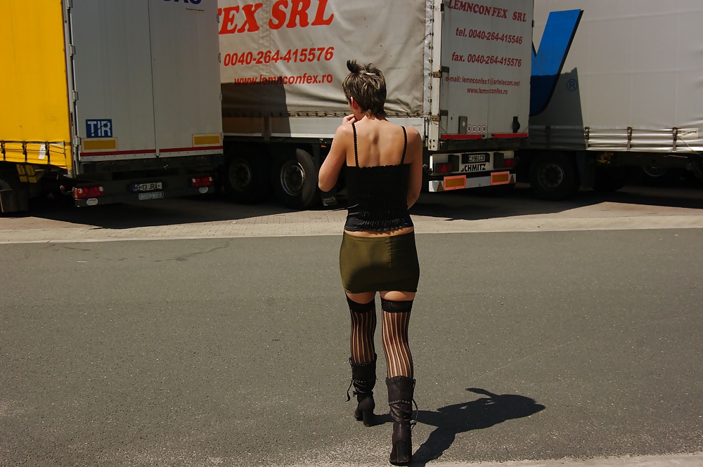 Milf tedesca all'aperto in abito da prostituta :)
 #30615019