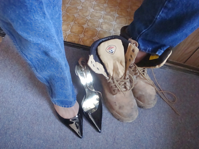 Las botas son para los chicos, los tacones son para las chicas
 #40620405