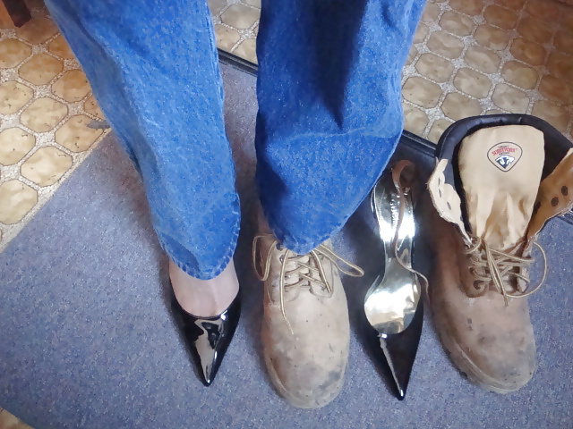 Stiefel Sind Für Jungen - Fersen Sind Für Mädchen! #40620421