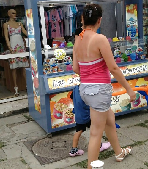 Spia donne sexy pantaloncini rumeni
 #41132902