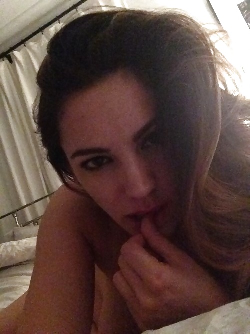 Nudi trapelati di Kelly Brook
 #40463638