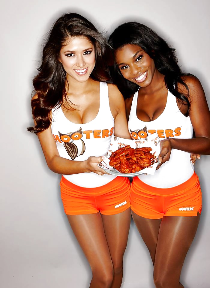 Hooters Babes Which one would you fuck and how?!  #40269618