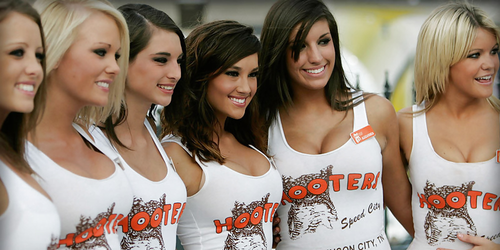 Hooters Babes Which one would you fuck and how?!  #40269653