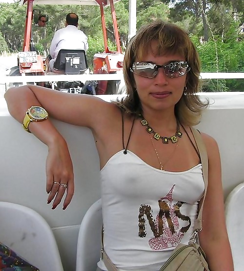 Braless 2
 #34109464