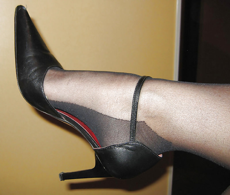 Fuesse in zarten Struempfen #40784713