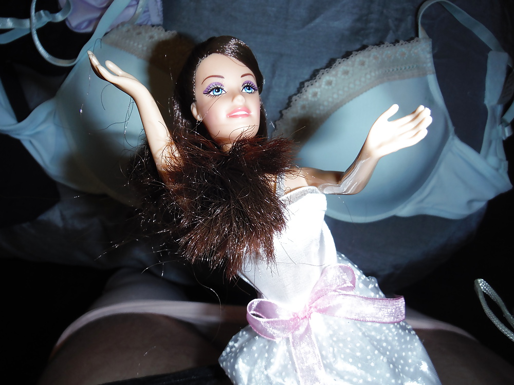 Un chico y una muñeca
 #31158802