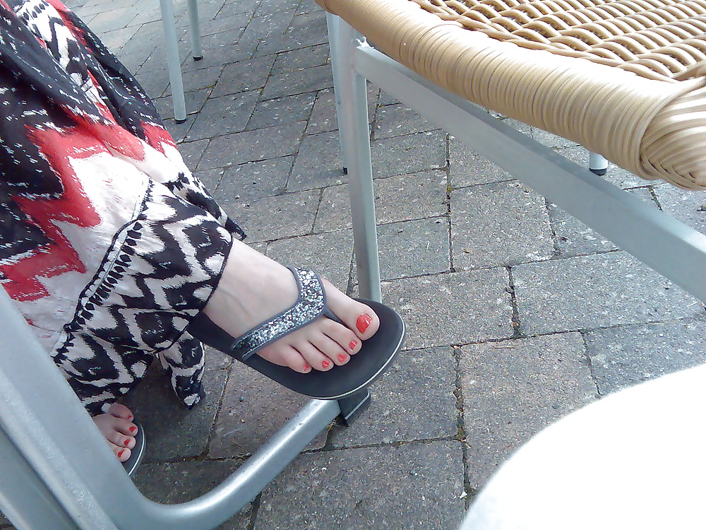 Linn 's Candid Feet - Female feet with red painted nails #28008611