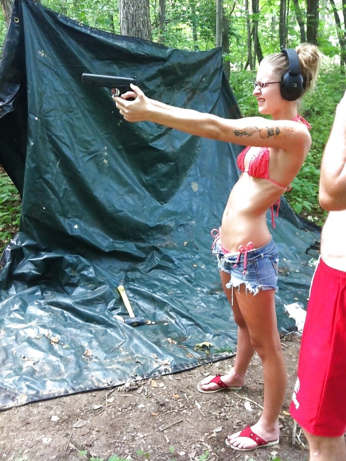 Chicas con pistolas
 #31283563