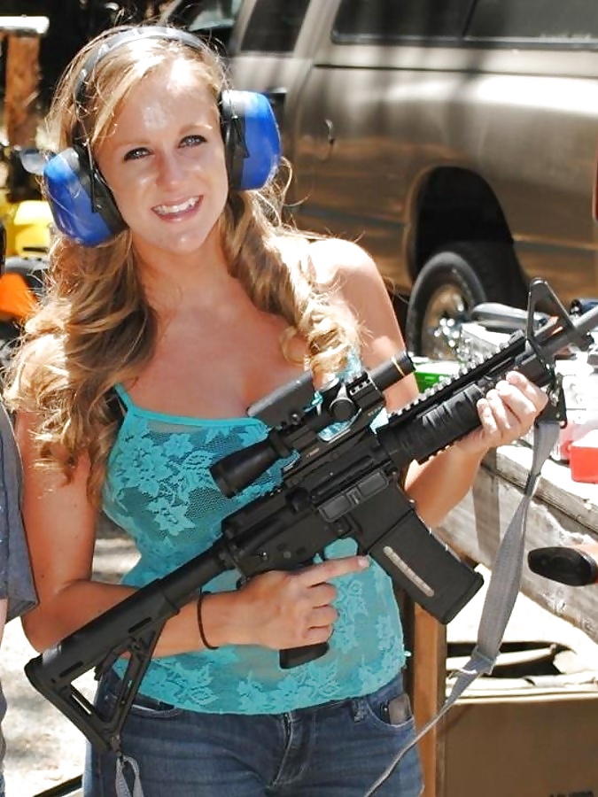 Chicas con pistolas
 #31283573