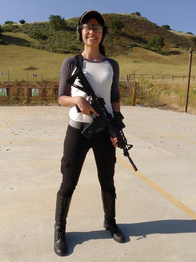 Chicas con pistolas
 #31283575