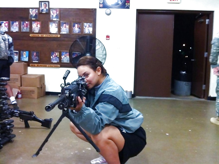 Chicas con pistolas
 #31283585