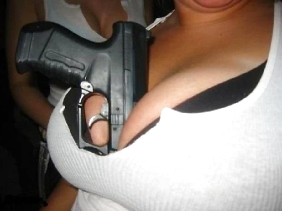 Chicas con pistolas
 #31283605