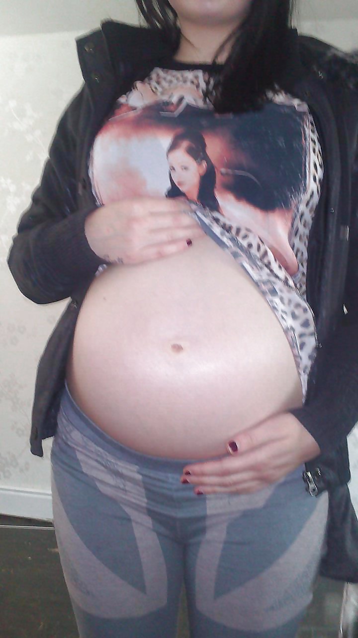 Nackte Schwangere Bauch - Nackten Schwangeren Bauch #30728829