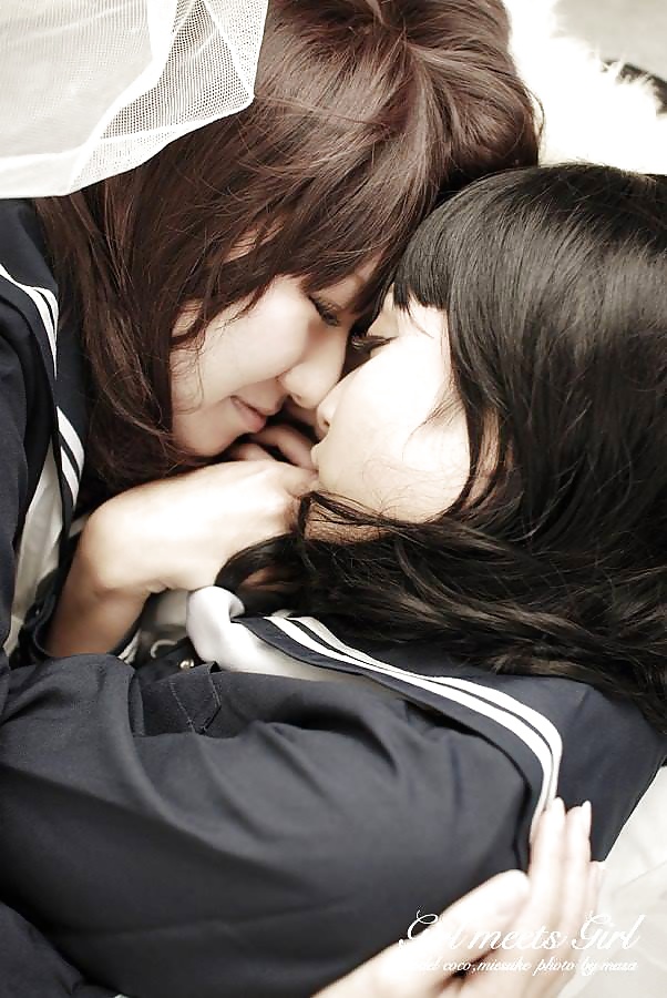 Lesbian Kiss #31690067