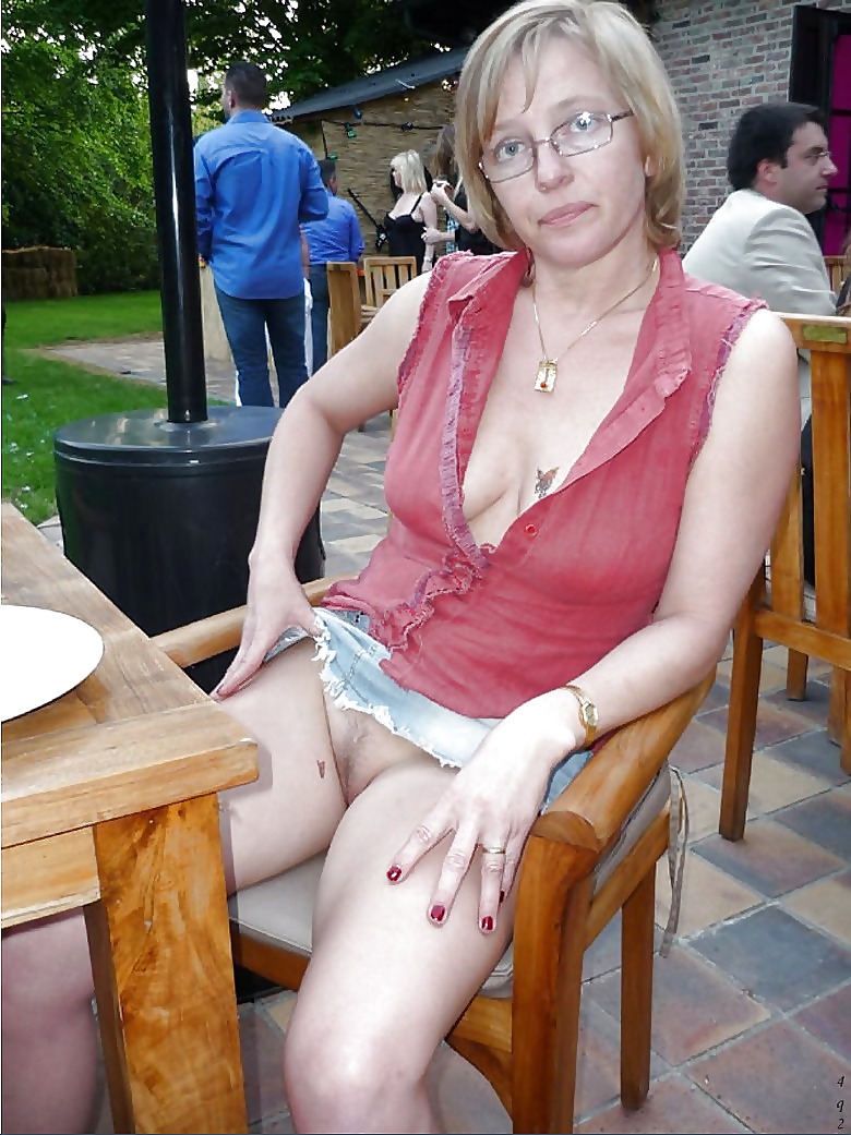 Upskirt Im Restaurant 1 #36106187